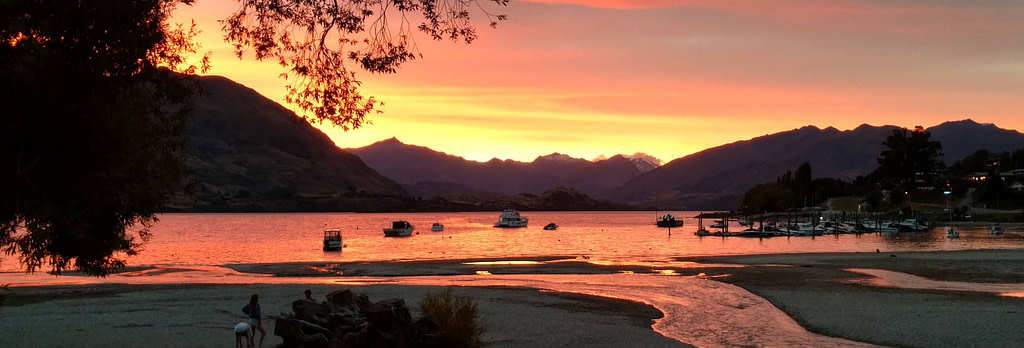 Lake-Wanaka-Pink-Orange-Sunset